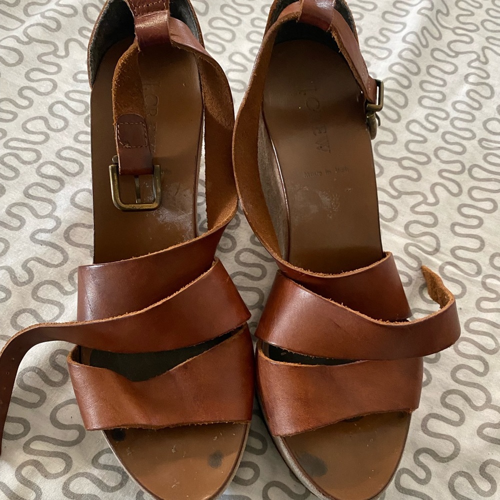 Women open toe shoe